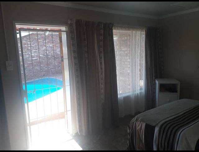 1 BEDROOM PROPERTY TO RENT IN POTCHEFSTROOM CENTRAL